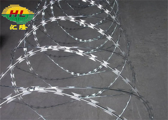 240g / M2 الزنك المغلفة كونسرتينا الأسلاك الشائكة 2.5 مم القطر