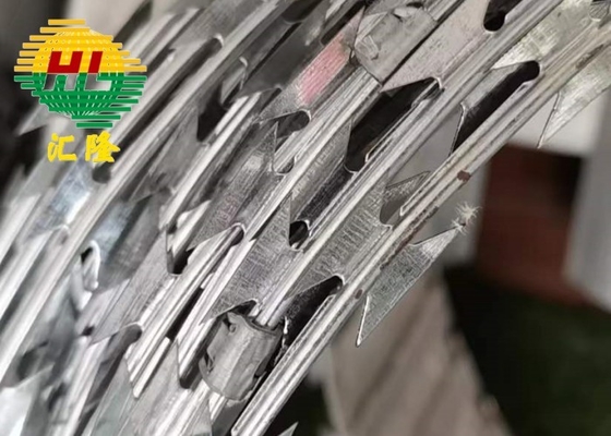 المصنع التوريد المباشر مبيعات ساخنة غمرة ساخنة الحديدية Concertina الأسلاك الشائكة لأوكرانيا