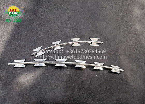 الشريط نمط 450mm لفائف قطر خط مستقيم الأسلاك الشائكة كونسرتينا للحماية