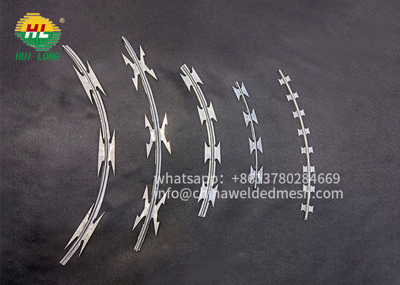 CBT-65 الحديد المغطس الحار المسالك Concertina الحلاقة الشبكة السلكية الشائكة لفة السياج الفولاذ المقاوم للصدأ